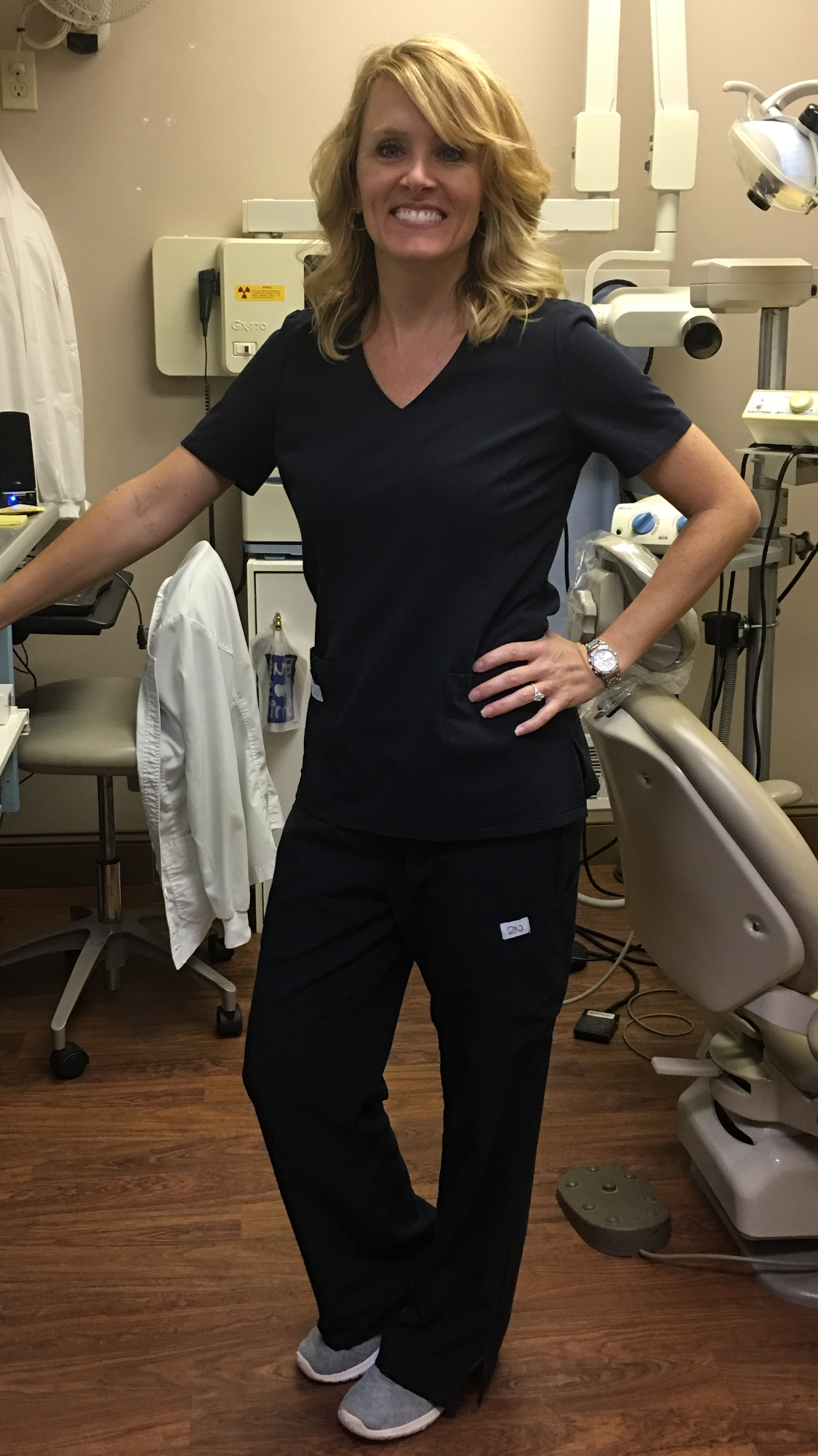 7 Tips on How to Look Great in Your Nursing Scrubs - Nurseslabs